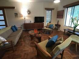 Silver Sands - A Unique Retro Beauty