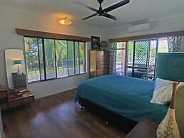 Silver Sands - A Unique Retro Beauty