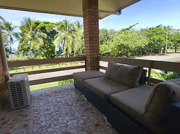 Silver Sands - A Unique Retro Beauty