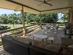 Silver Sands - A Unique Retro Beauty