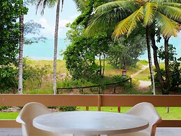 Silver Sands - A Unique Retro Beauty