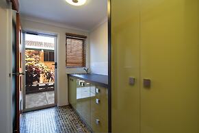 Silver Sands - A Unique Retro Beauty