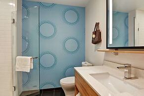 Tru by Hilton Middletown