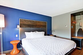 Tru by Hilton Middletown