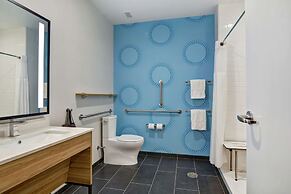 Tru by Hilton Middletown