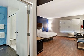 Tru by Hilton Middletown