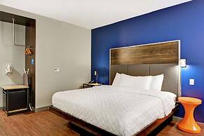 Tru by Hilton Middletown