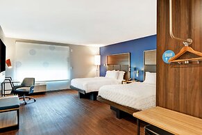 Tru by Hilton Middletown