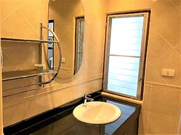 Top Floor Spacious Studio