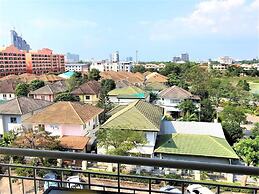 Top Floor Spacious Studio