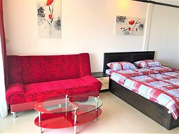 Top Floor Spacious Studio