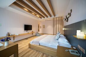 Wuyishan Ancient Street No.3 Tea Inn