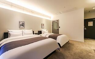 The Point Hotel - Myeongji