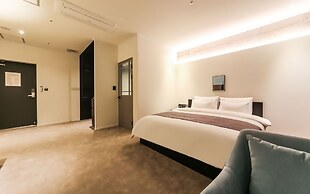 The Point Hotel - Myeongji