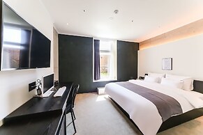 The Point Hotel - Myeongji