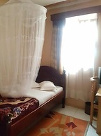 Pope Paul V1 Memorial Hotel