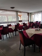 Pope Paul V1 Memorial Hotel