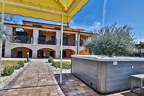 Apartment Tina with Hot Tub