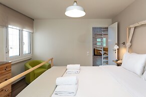 Vouliagmeni Stylish Homes by BluPine
