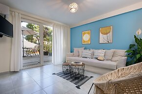 Vouliagmeni Stylish Homes by BluPine