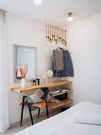 Vouliagmeni Stylish Homes by BluPine