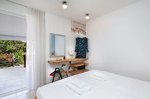 Vouliagmeni Stylish Homes by BluPine