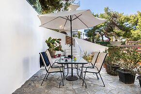 Vouliagmeni Stylish Homes by BluPine