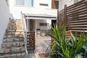 Vouliagmeni Stylish Homes by BluPine