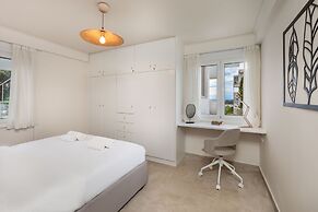 Vouliagmeni Stylish Homes by BluPine