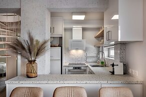 Vouliagmeni Stylish Homes by BluPine