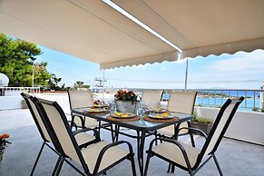 Vouliagmeni Stylish Homes by BluPine