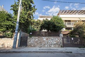 Vouliagmeni Stylish Homes by BluPine