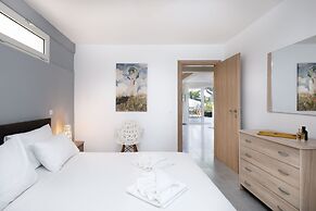 Vouliagmeni Stylish Homes by BluPine