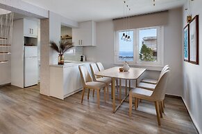 Vouliagmeni Stylish Homes by BluPine