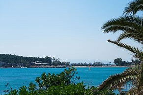 Vouliagmeni Stylish Homes by BluPine