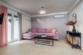 Vouliagmeni Stylish Homes by BluPine