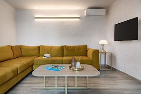 Vouliagmeni Stylish Homes by BluPine