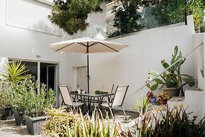 Vouliagmeni Stylish Homes by BluPine