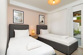 Vouliagmeni Stylish Homes by BluPine