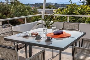 Vouliagmeni Stylish Homes by BluPine