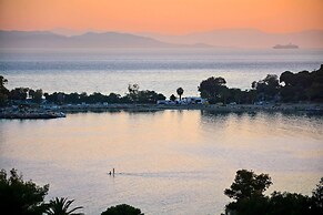 Vouliagmeni Stylish Homes by BluPine