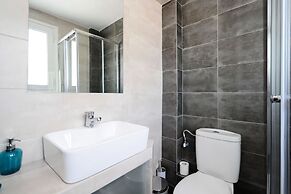 Vouliagmeni Stylish Homes by BluPine