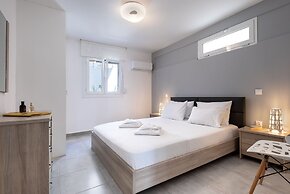 Vouliagmeni Stylish Homes by BluPine