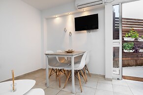 Vouliagmeni Stylish Homes by BluPine