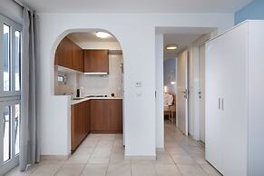 Vouliagmeni Stylish Homes by BluPine