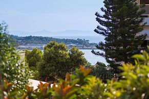 Vouliagmeni Stylish Homes by BluPine