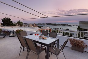 Vouliagmeni Stylish Homes by BluPine