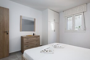 Vouliagmeni Stylish Homes by BluPine