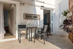 Vouliagmeni Stylish Homes by BluPine