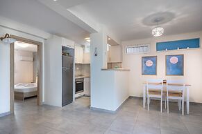 Vouliagmeni Stylish Homes by BluPine